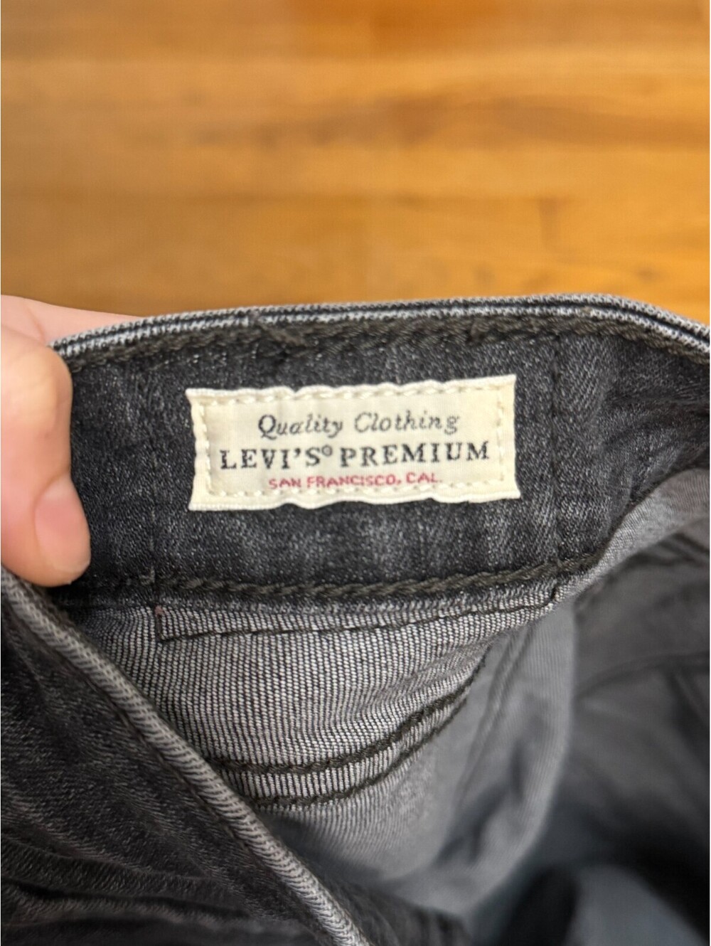 Levi’s Premium 711 Skinny Jeans Black Wash Raw Hem Women’s Size 30 - Picture 2 of 6
